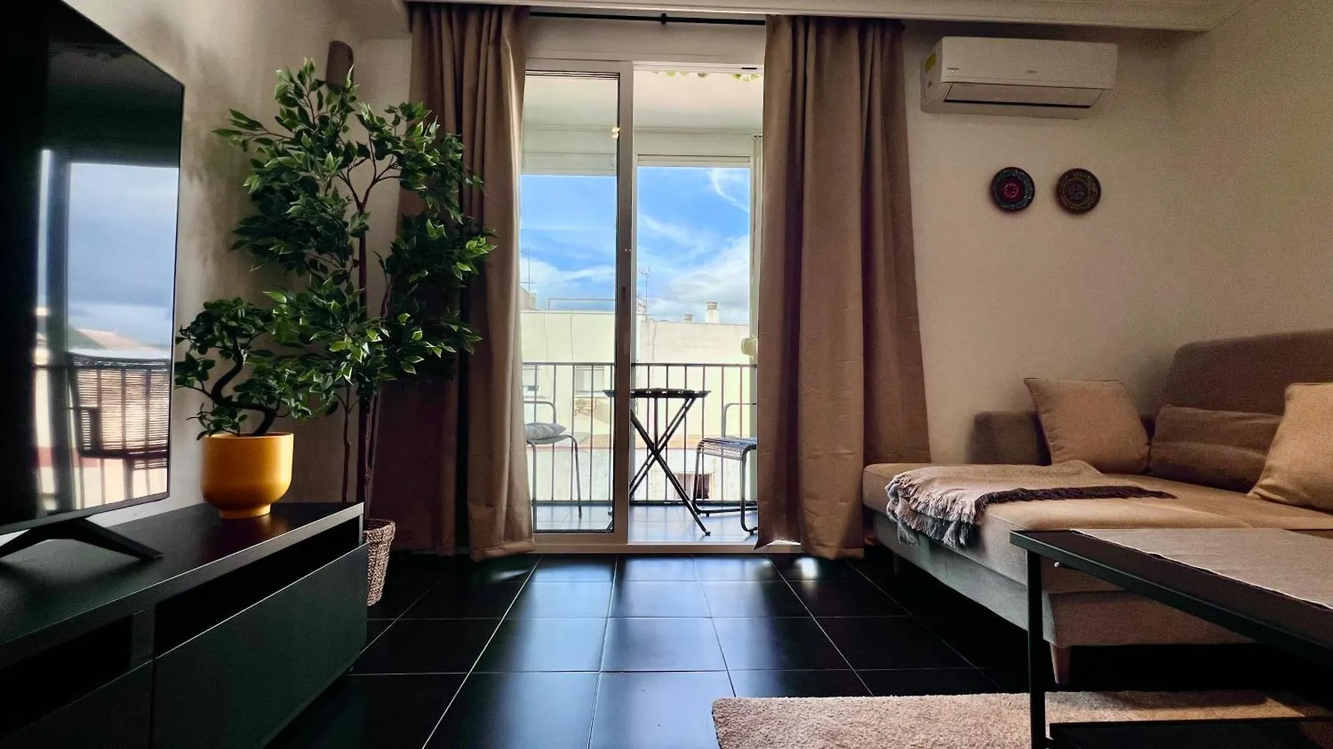 Cool, Modern And Snug 3Br Apartment Peachy Stays Malaga
