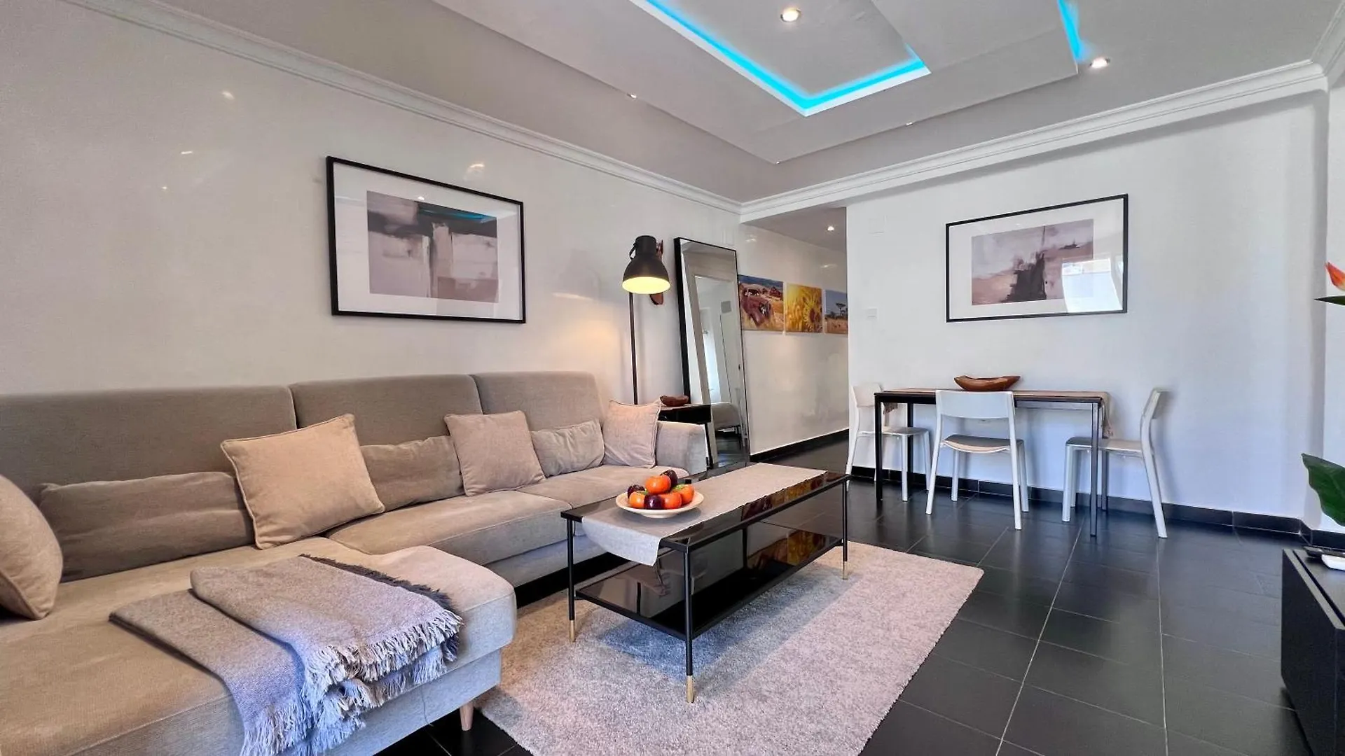 Cool, Modern And Snug 3Br Apartment Peachy Stays Malaga