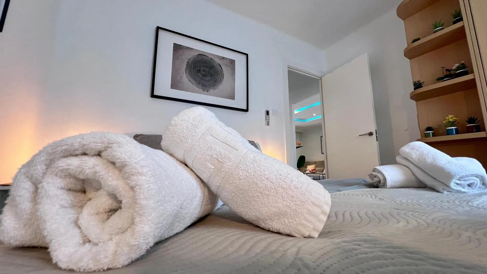 Cool, Modern And Snug 3Br Apartment Peachy Stays Malaga