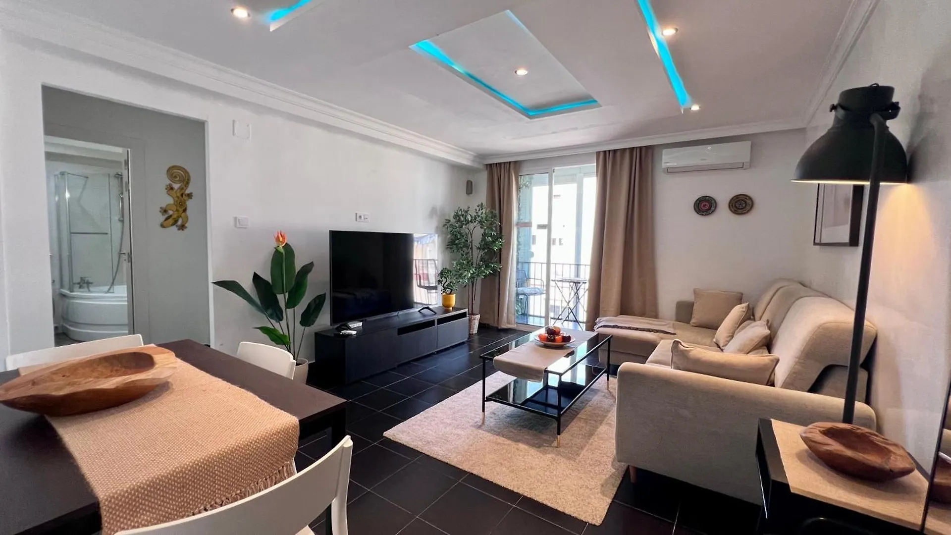 Cool, Modern And Snug 3Br Apartment Peachy Stays Malaga