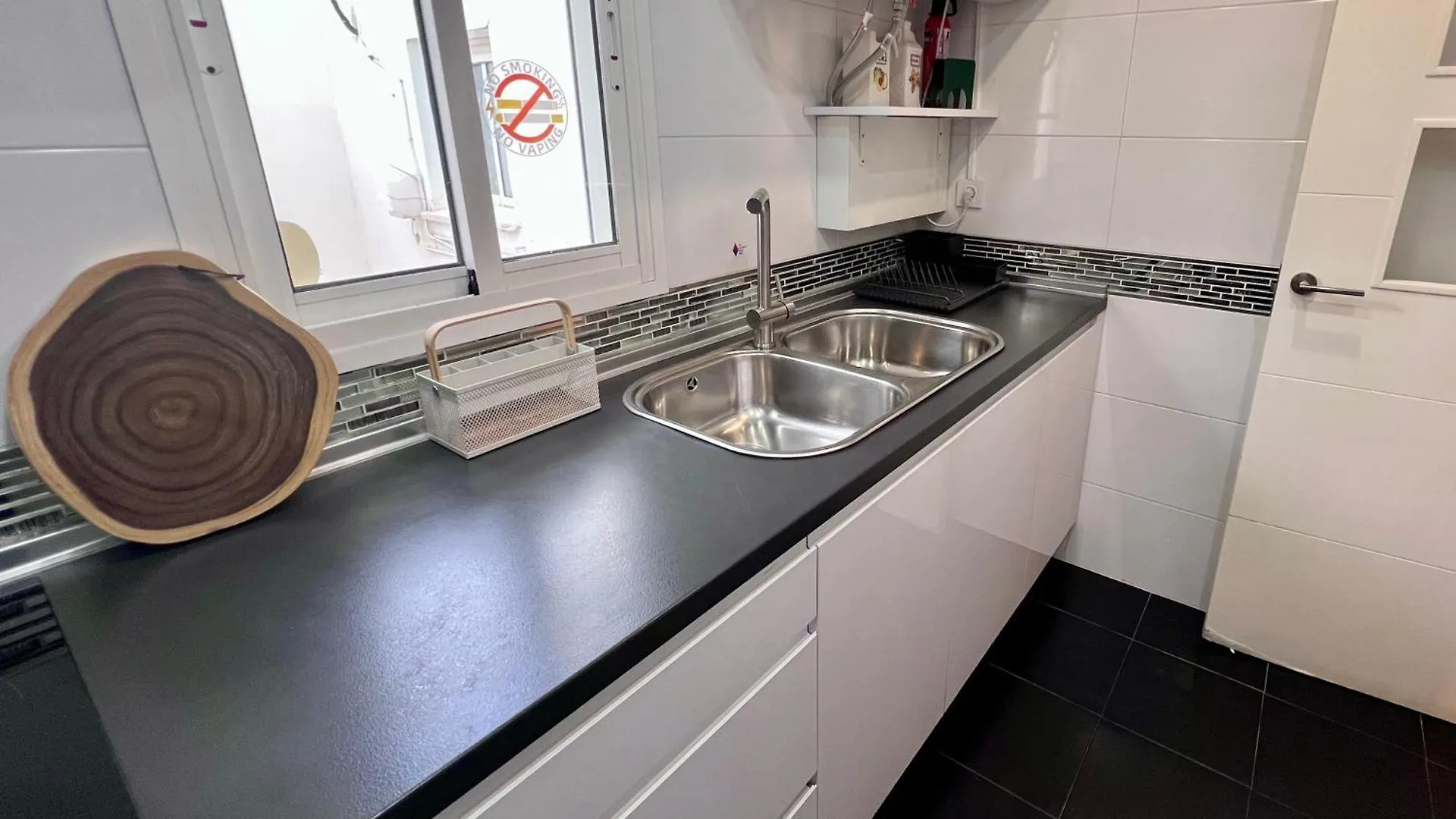 Cool, Modern And Snug 3Br Apartment Peachy Stays Malaga