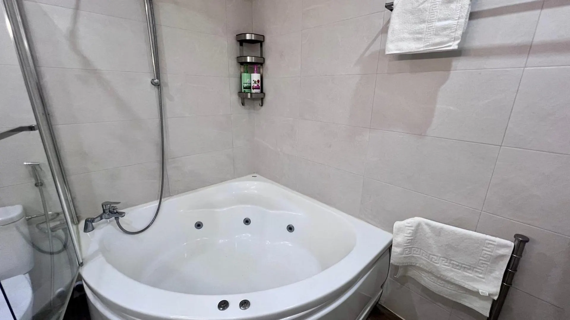 Cool, Modern And Snug 3Br Apartment Peachy Stays 말라가 0*,