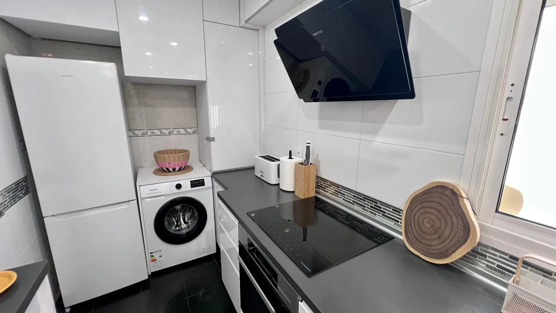 Cool, Modern And Snug 3Br Apartment Peachy Stays 말라가 0*,  스페인
