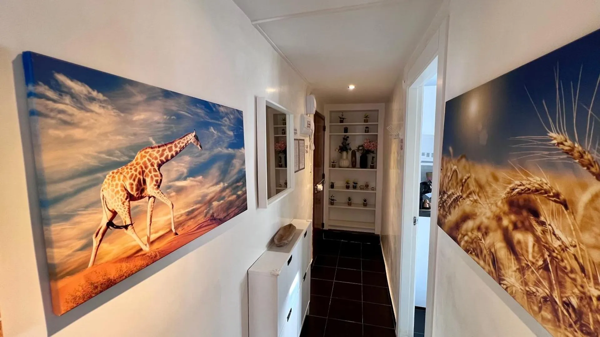 Cool, Modern And Snug 3Br Apartment Peachy Stays 말라가