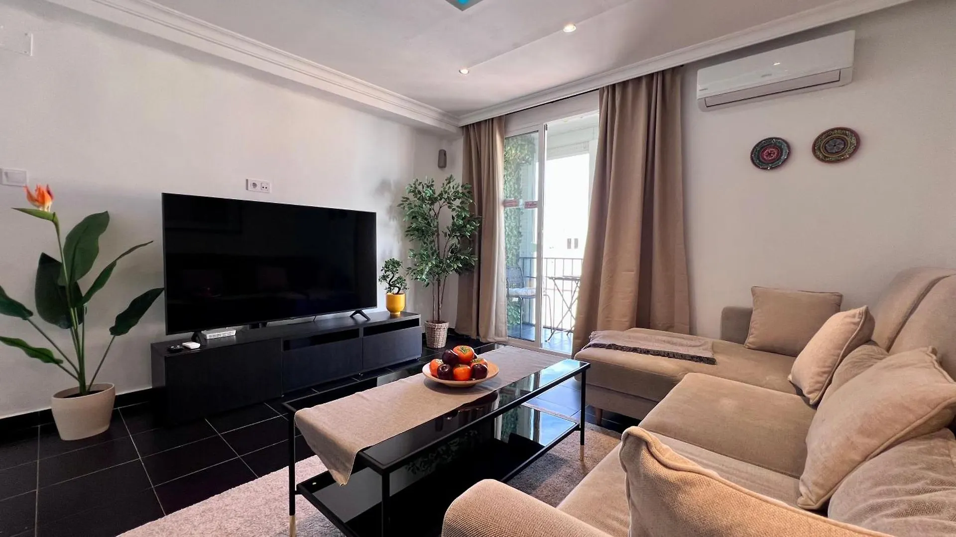Cool, Modern And Snug 3Br Apartment Peachy Stays 말라가