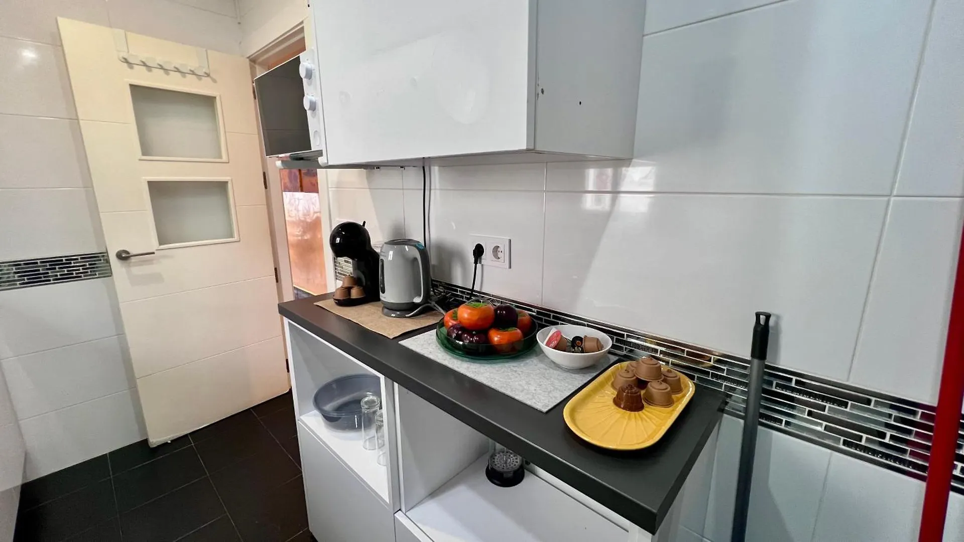 Cool, Modern And Snug 3Br Apartment Peachy Stays 말라가