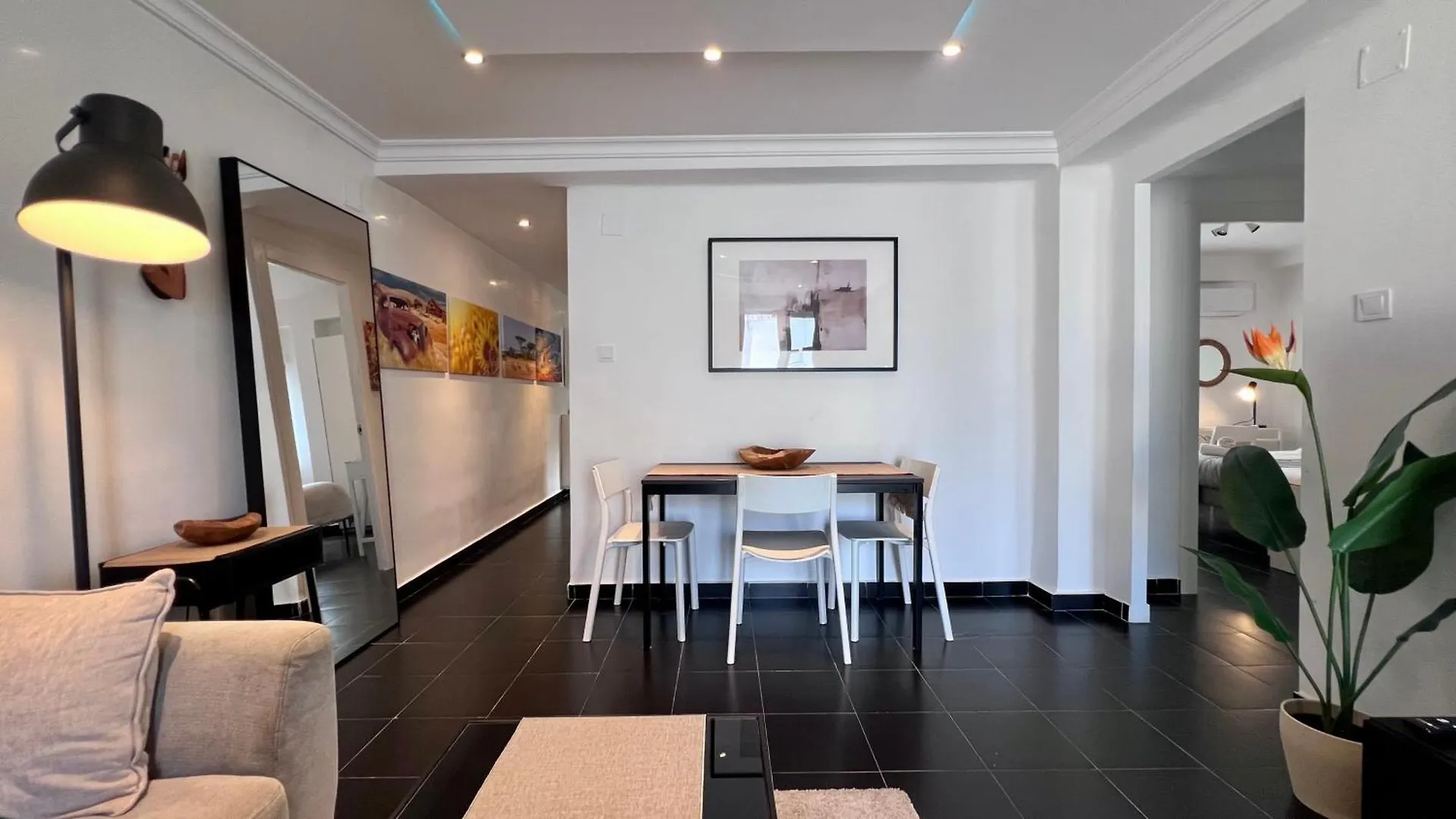 Cool, Modern And Snug 3Br Apartment Peachy Stays 말라가